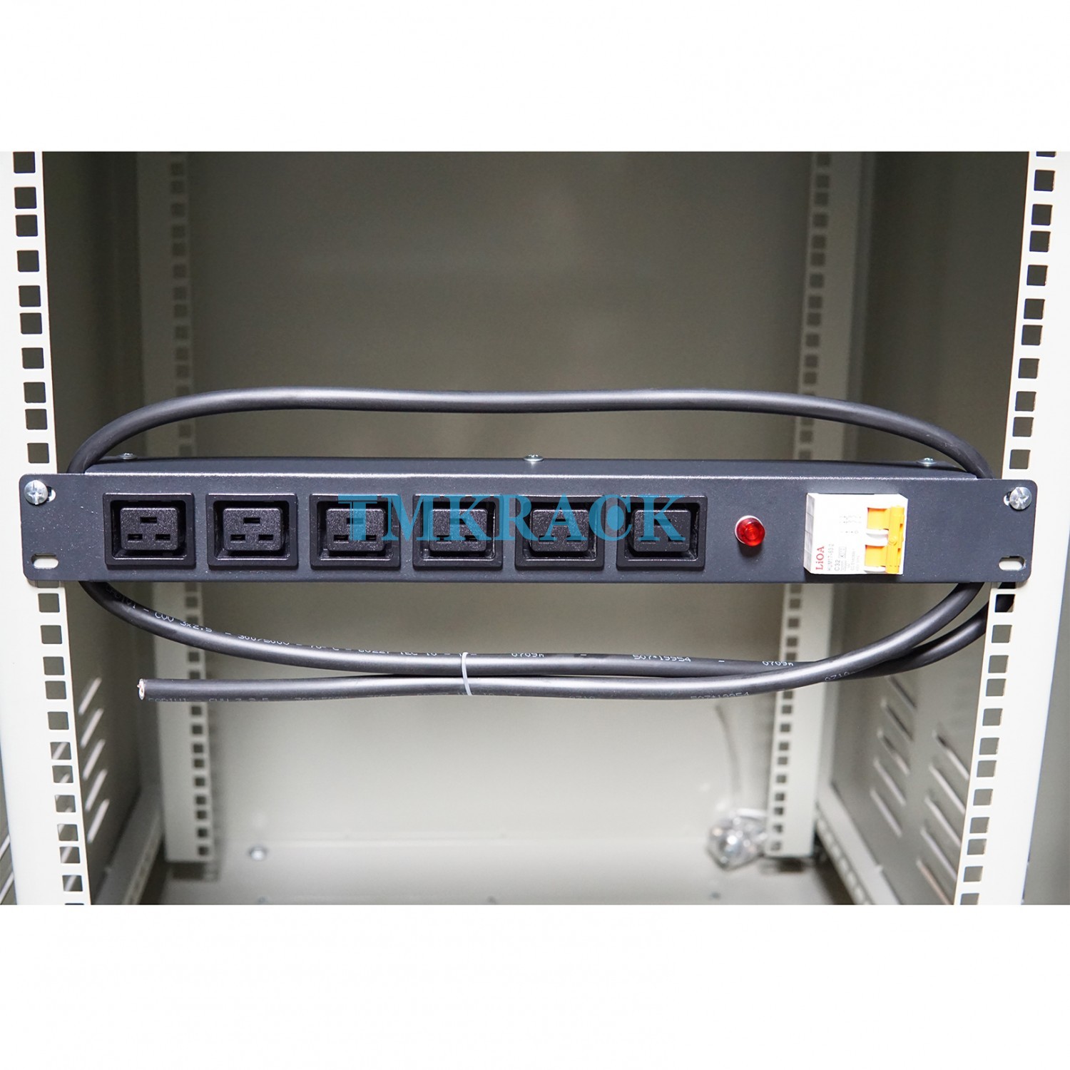 Thanh Nguồn PDU 6 Cổng C19 MCB32A Chuẩn 19inch TMK RACK - Giải pháp cung cấp điện tối ưu cho tủ rack